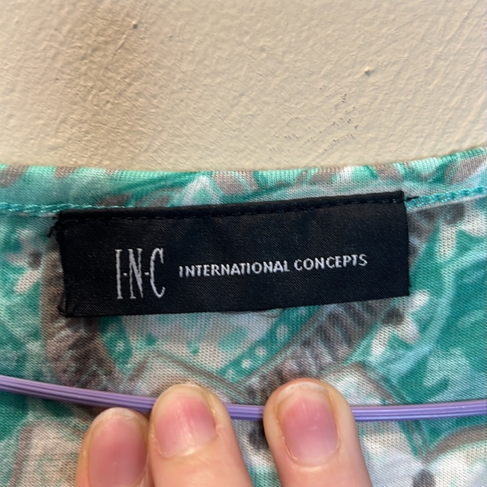 ☘️INC Tank Top☘️ - Picture 3 of 6